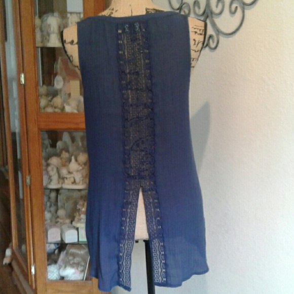 Cute blue lace top. - Picture 4 of 5